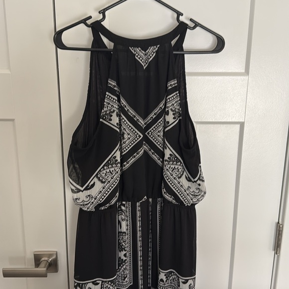 Black and White Maxi Dress - Picture 5 of 5